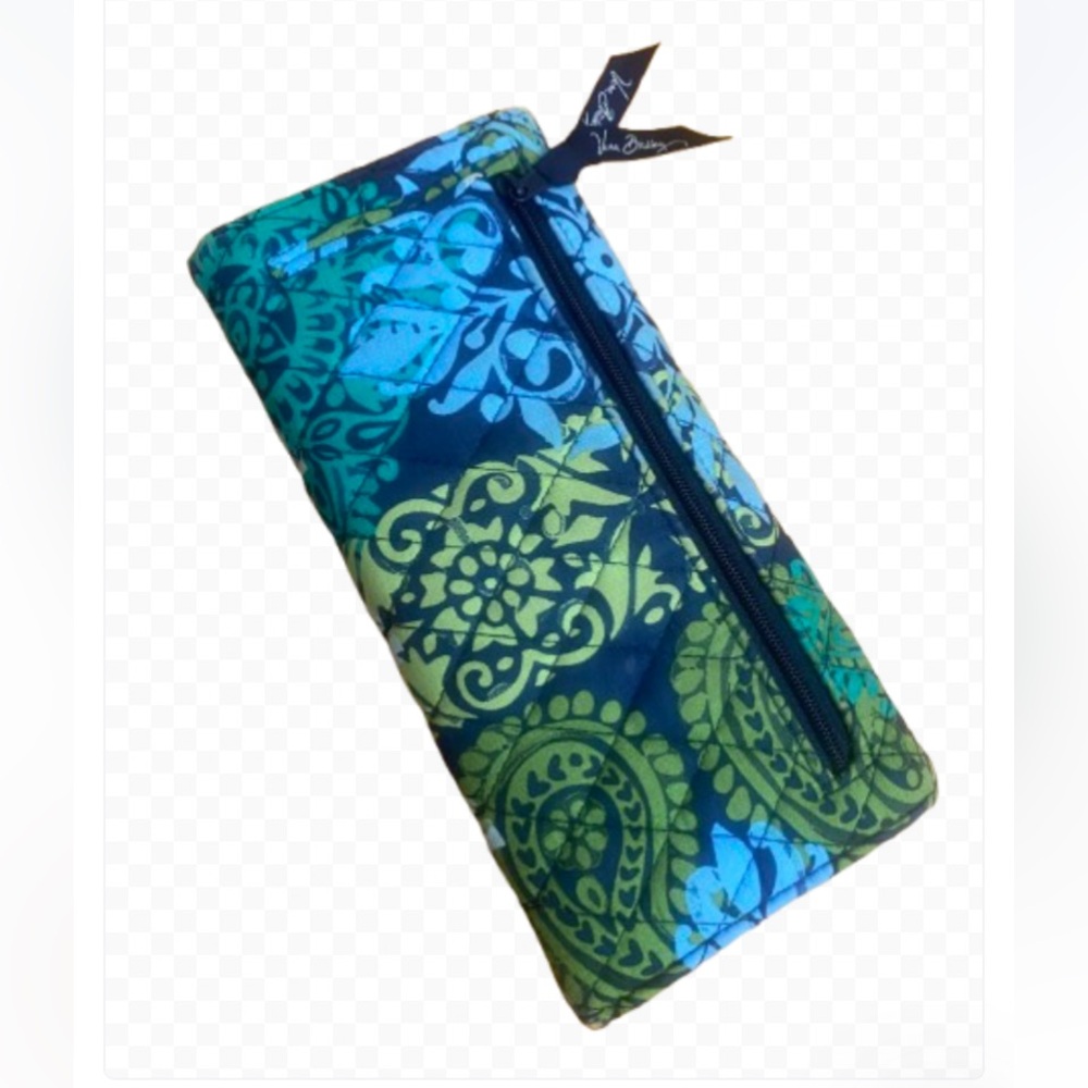 Vera Bradley quilted magnetic closure wallet in the “Caribbean Sea” pattern - Picture 2 of 10